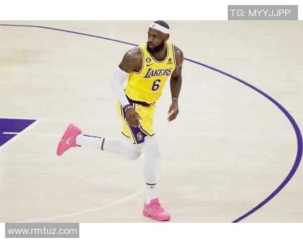 詹姆斯在国际篮球赛中创造历史，成为历史上最年长的得分王